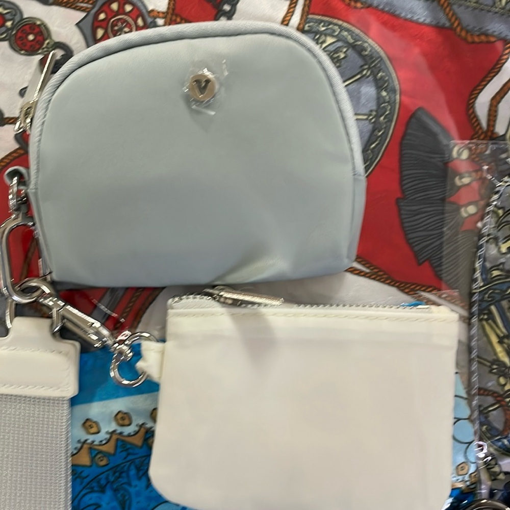Dual wristlet NIP